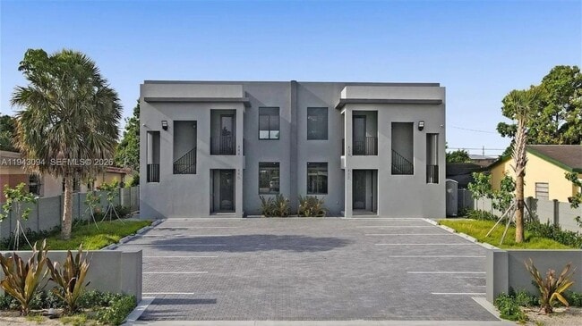 Building Photo - 444 E 16th St Unit 444