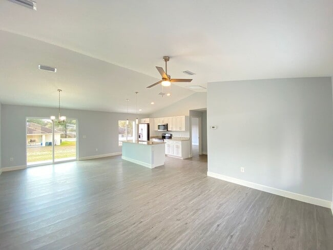 Photo - Desirable SW Ocala Neighborhood 3/2/2 **WON'T LAST**