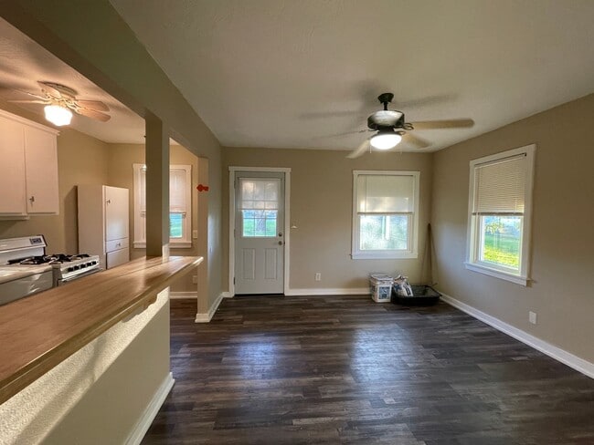 Photo - 1327 N Robberson Ave Unidad A