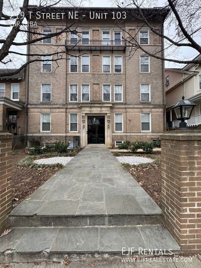 Modern 1 bedroom unit in Bloomingdale/Ecki... - Modern 1 bedroom unit in Bloomingdale/Ecki... Apartment Unit 103