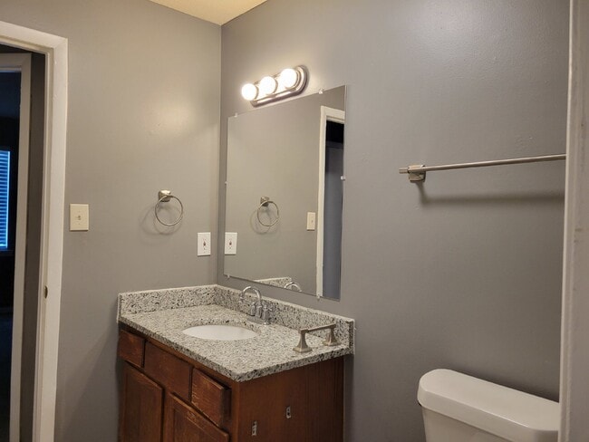 Photo - "Charming 2-Bedroom Haven on Glenn Street – Cozy Comfort Awaits in Decatur!" Unidad Apt 4