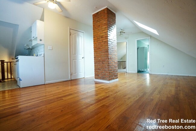 Photo - 24 Oak Square Ave Unidad 2