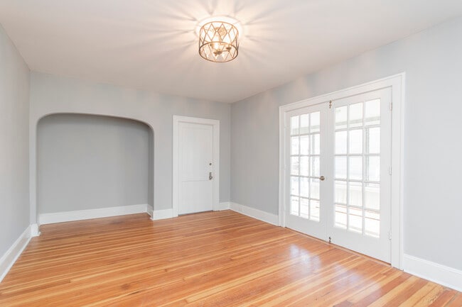 Living Room - 115 N Lafayette Ave