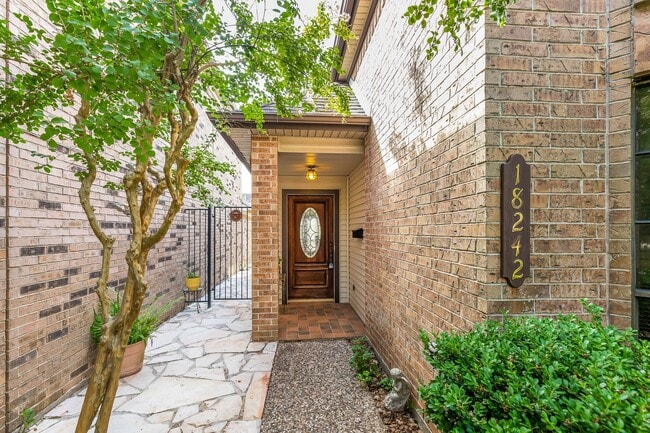 Building Photo - 18242 Vinland Dr Rental