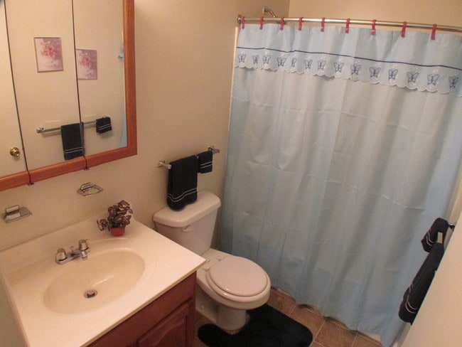 Photo - Wakefield Manor Townhomes and Apartments Unit 681 RED OAK DRIVE