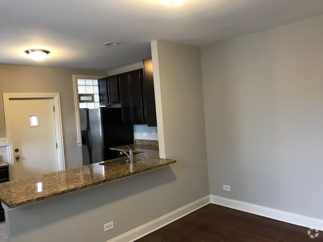 Building Photo - 4008 N Hamlin Ave Unit 2S Rental