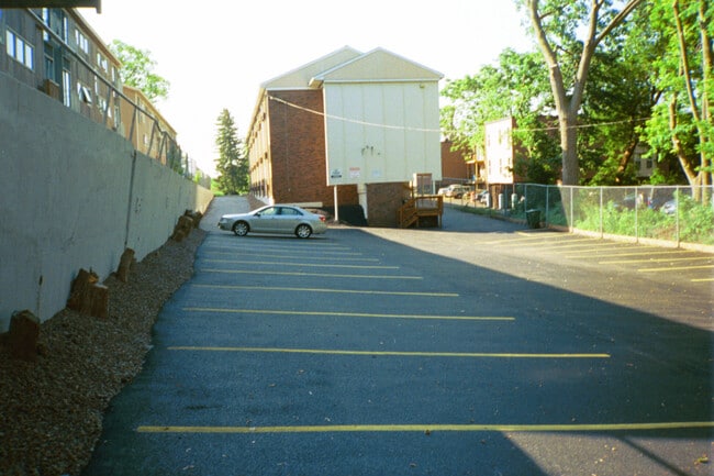 Photo - 1025 James St