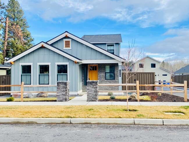 Building Photo - Craftsman Charm Meets Modern Luxury in Summit West
