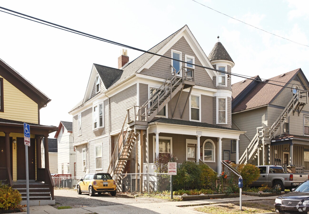 Photo - 804 Monroe St