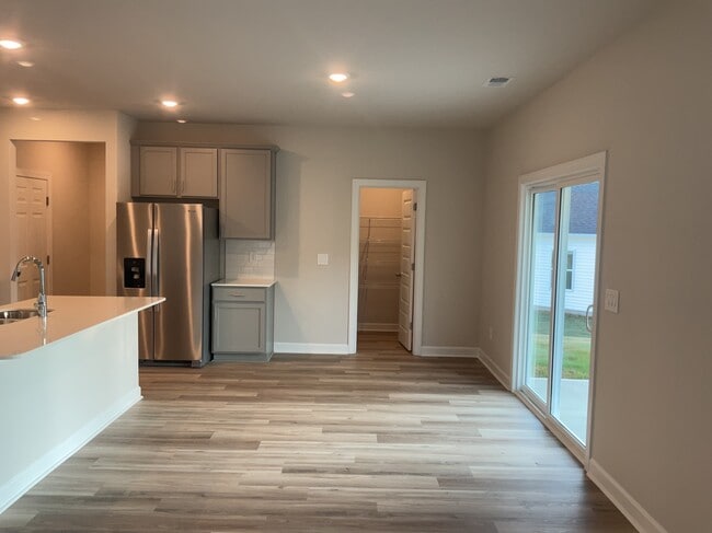Photo - 300 Granby Trl