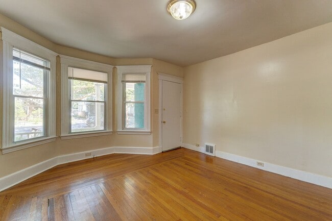 Building Photo - 318-320 Howard Ave Unit 318-1 Rental