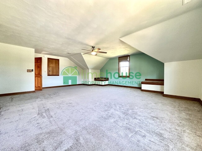 Photo - 700 Middle Rdg Dr