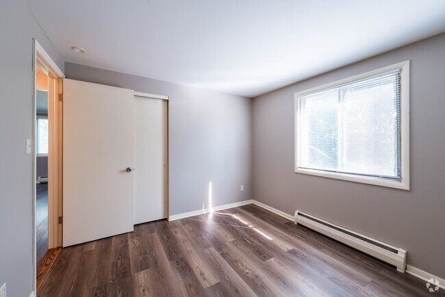 2BR, 1BA - 825 SF - Second Bedroom