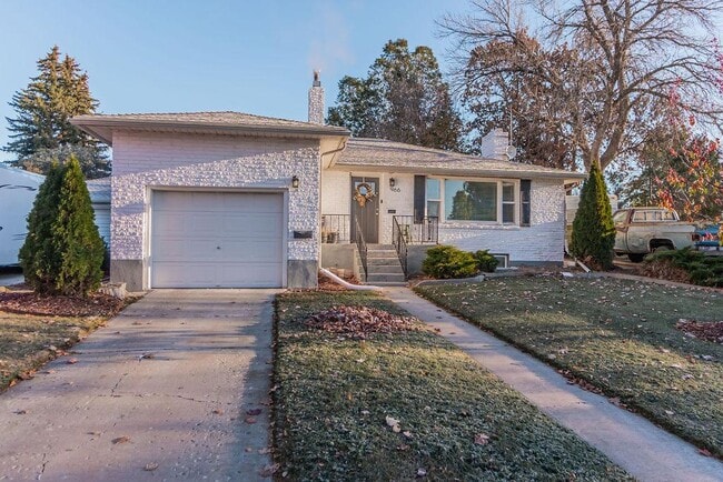 Photo - 966 J St