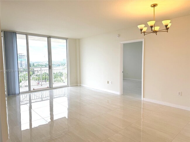 Photo - 19501 W Country Club Dr Unidad 1410