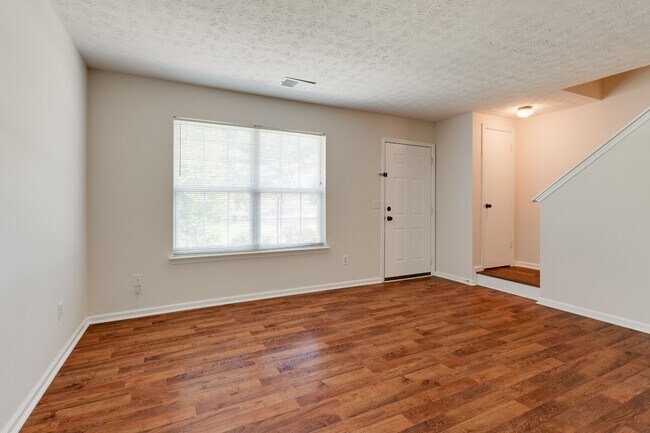 Photo - 104 Waterview Dr