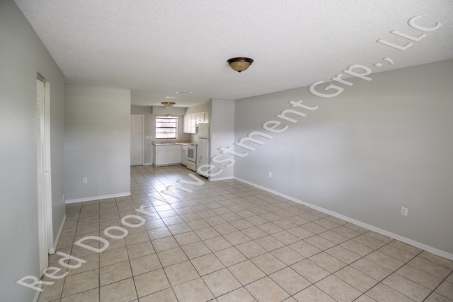 Photo - Spacious 3/1 Duplex with Laundry Room Unit 1127