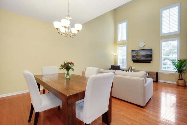 Photo - 10S458 Carrington Cir