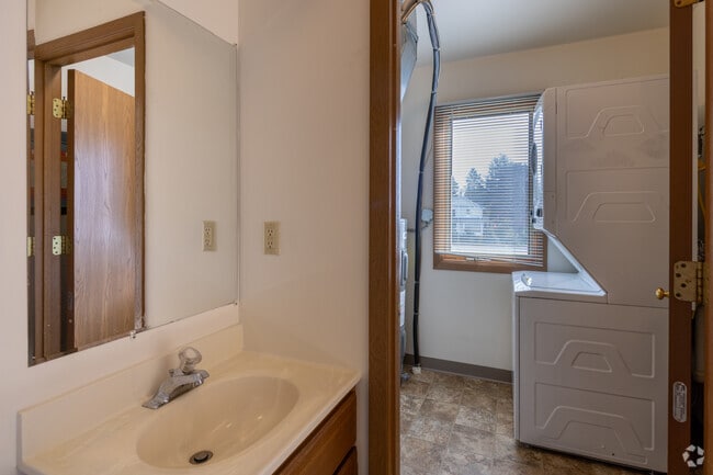 2BR, 1.5BA - 1,100SF - Second Bathroom and In-Unit Laundry
