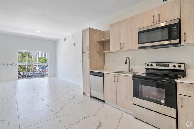Building Photo - 420 SW 7th Ave Rental