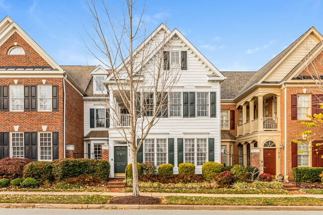 Building Photo - 513 Rosebush Ln