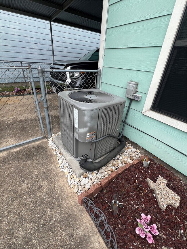 Photo - 4710 Salina St