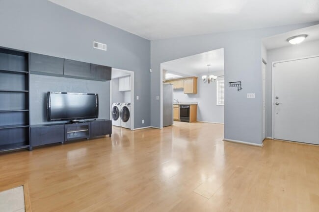 Photo - 1965 E Coulston St