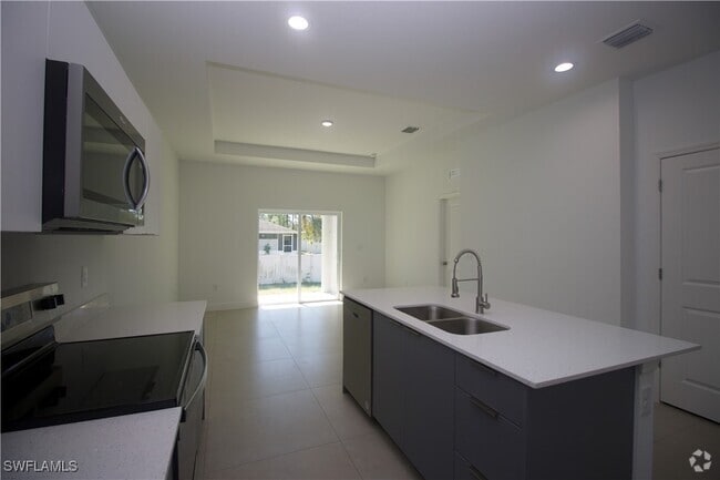 Building Photo - 1266 Milwaukee Blvd Rental