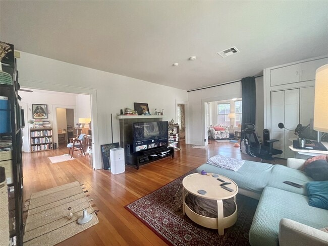Building Photo - 418 Branard St