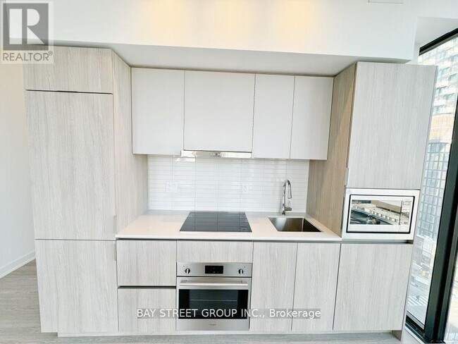 Photo - 47 Mutual St Unit 1207