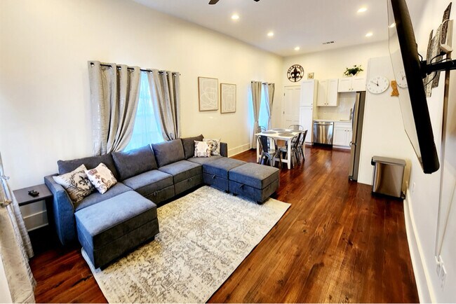 Photo - 2320 St Philip St