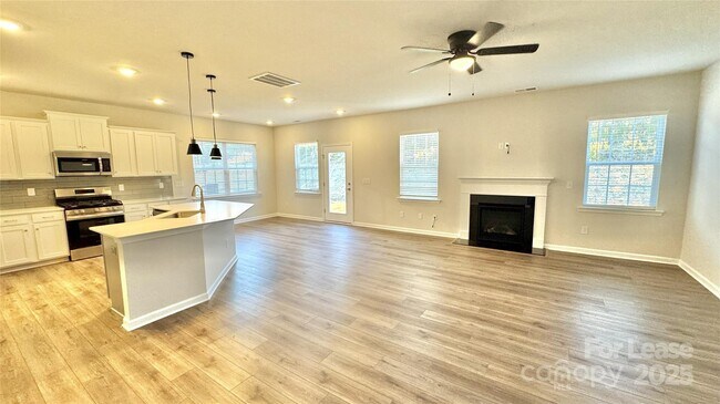 Photo - 1612 Swallow Tail Dr