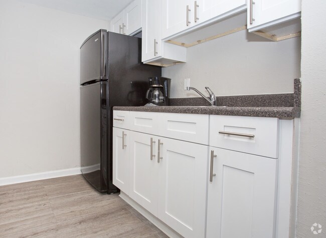 Kitchen Sink/Refrigerator