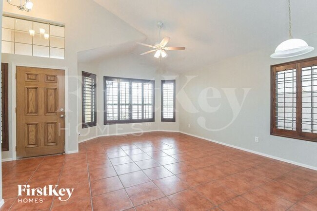 Photo - 616 S Rincon Rising Rd