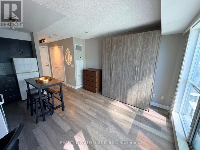 Photo - 50 Town Centre Court Unité 705