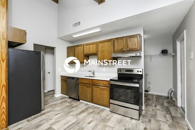 Photo - 3 Bedroom Pet-Friendly Home in Deltona, FL with Main Street Renewal