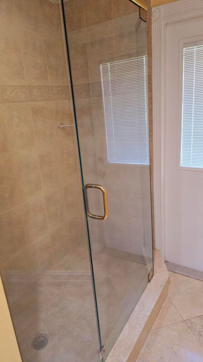 Photo - 143 Royal Pine Cir S