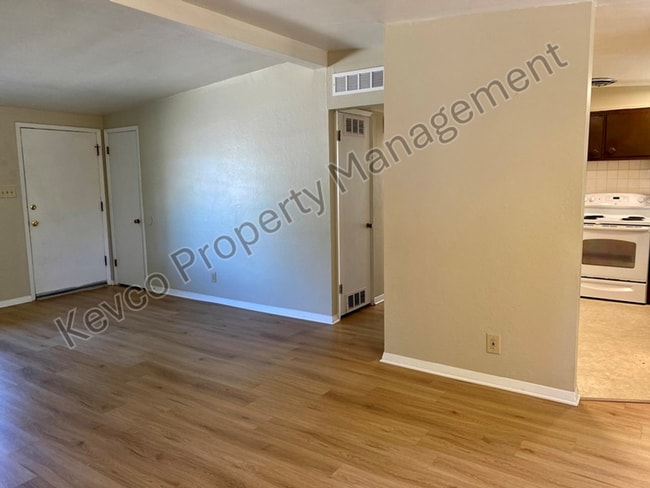 Photo - 711 W Prospect Rd