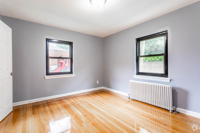 Bedroom - Skyline Apartments