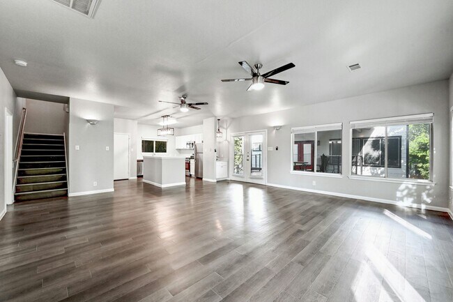 Photo - Renovated 6bed/3bath Close to Campus!