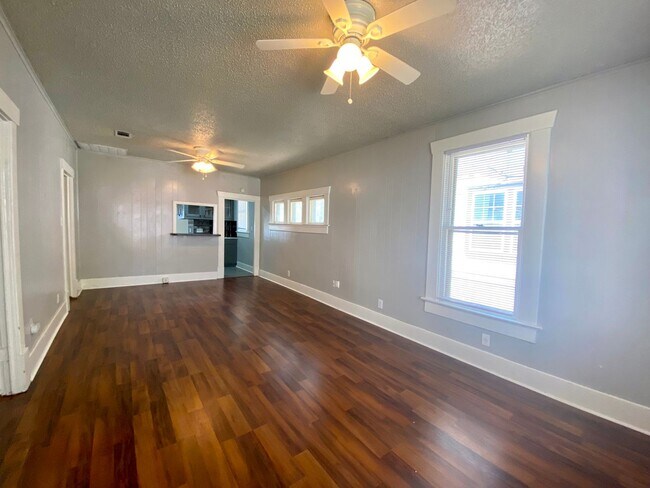 Photo - 30th-407 E Unit A