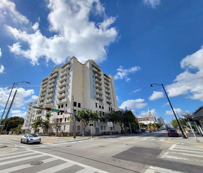 Building Photo - 120 SW 8th Ave Unit 804