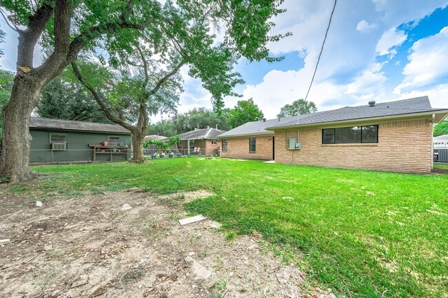 Photo - 7607 Grape St