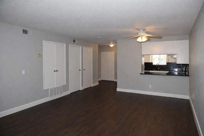 Photo - 3177 Chateau Way