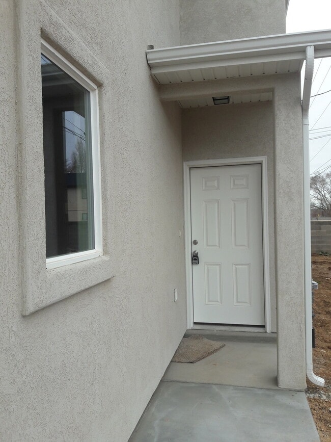 Photo - Move-In Discount --3 bed 2.5 bath - Newer townhome in the heart of Cedar City