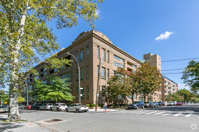 Photo - Pistilli Riverview East Apartments