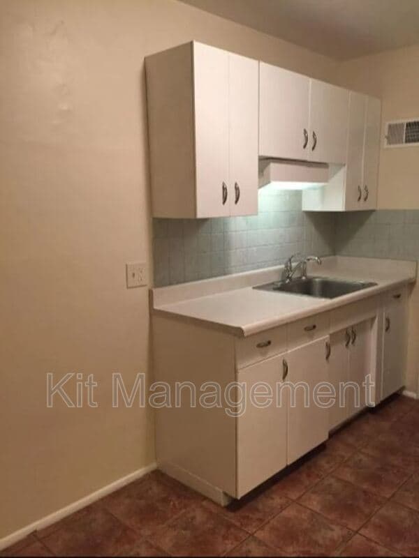 Photo - 536 W Poinsetta Ave