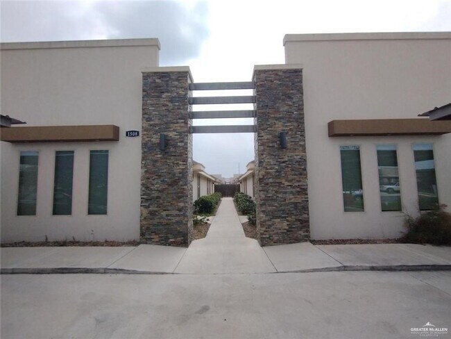 Building Photo - 1508 Coyote Hls Unit 3 Rental