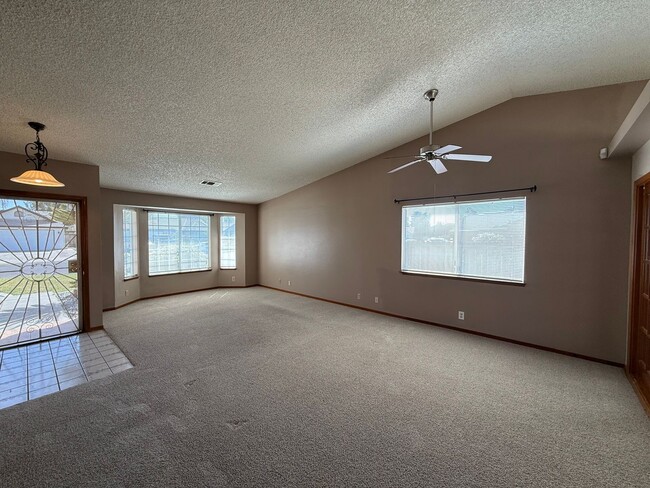 Photo - 980 Lakewood Dr