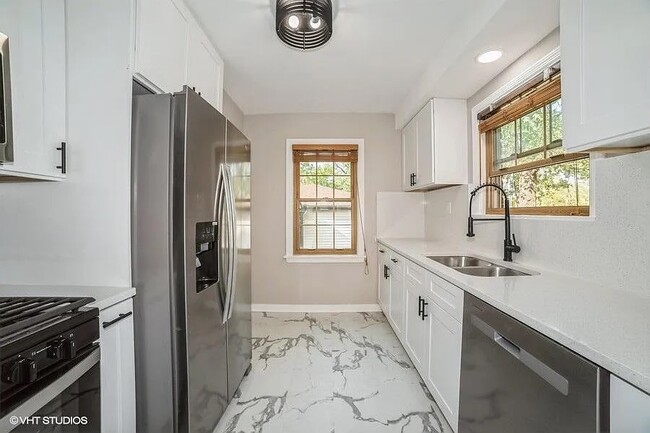 Photo - 325 Fairbanks Pl
